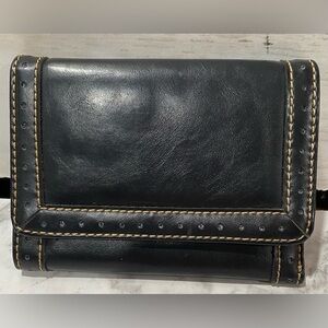 Tommy Hilfiger Women's Solid Color Wallet Square Stitched Black